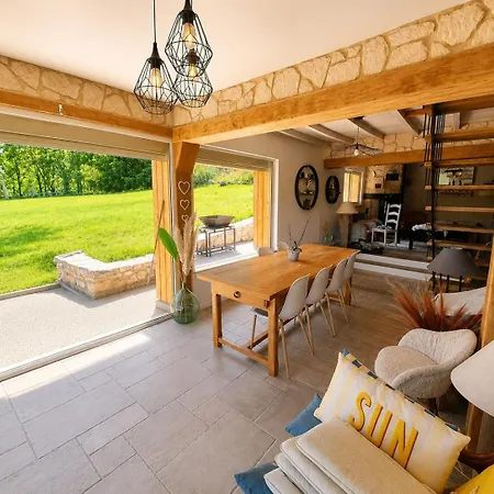 Casa vacanze échappée Quercynoise, Pause Nature Et Détente *